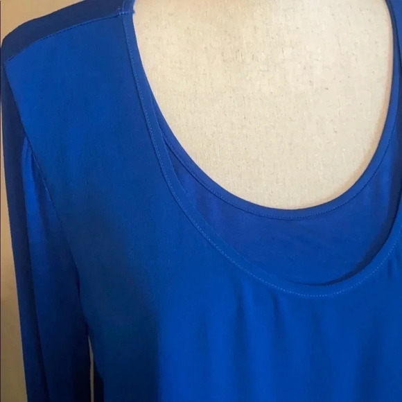 🌸 Gorgeous royal blue top 🌸 - Picture 2 of 5